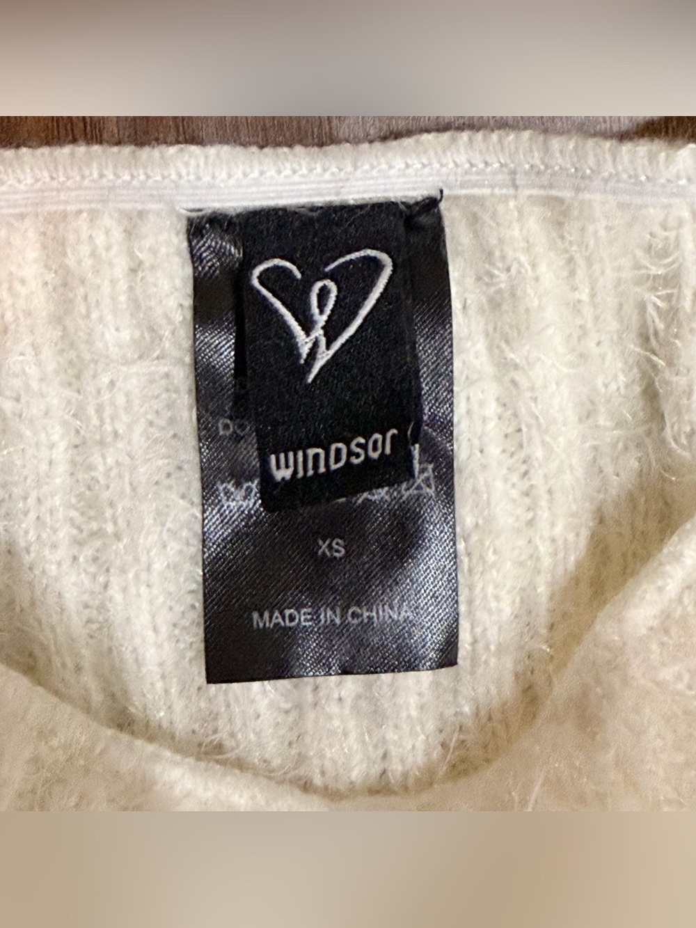 Windsor Off-Shoulder White Ribbed Crop Top - Picture 3 of 5
